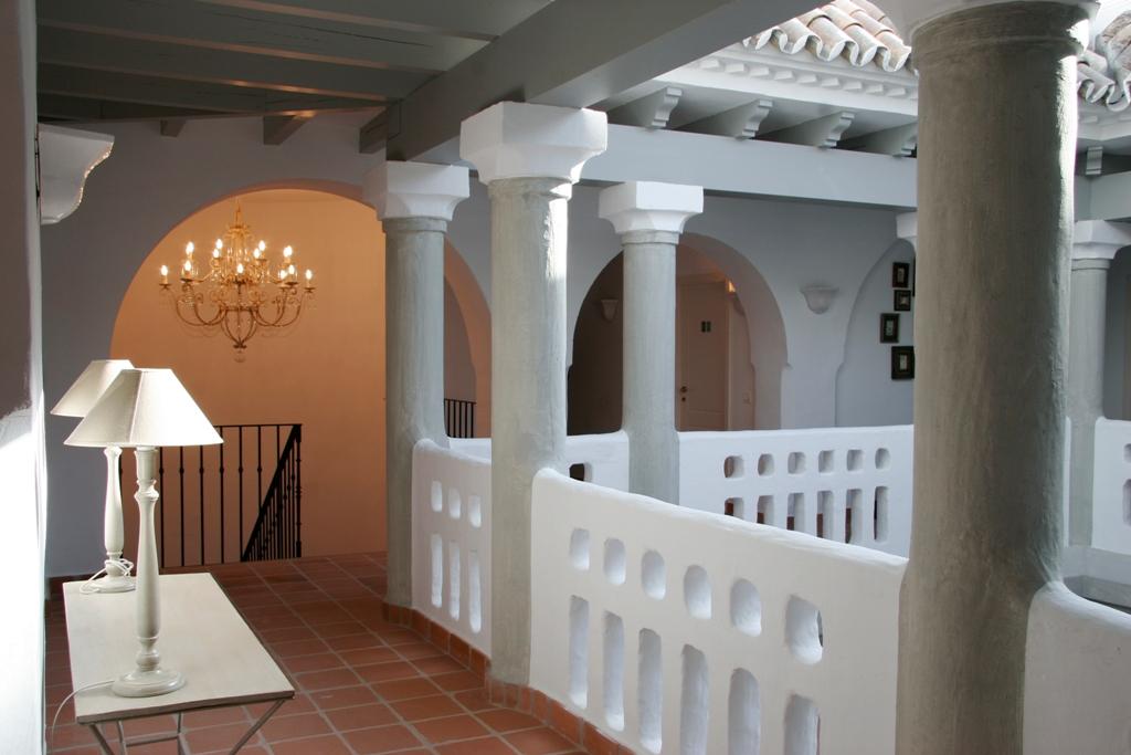 B Bou Hotel Cortijo Bravo Велес Интерьер фото