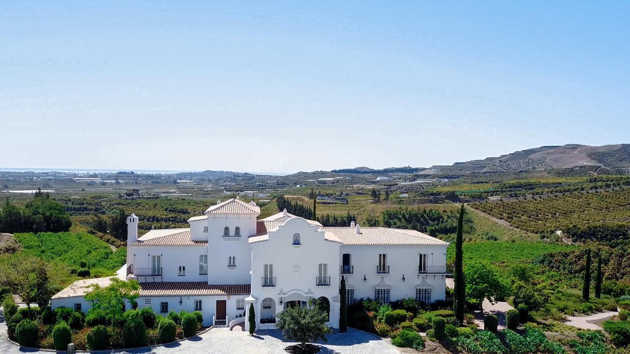 B Bou Hotel Cortijo Bravo Велес Экстерьер фото